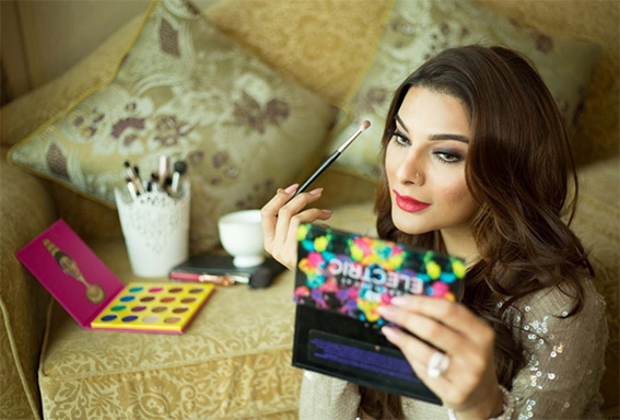 Inside article3-Samaira Sandhu-Makeup Artist